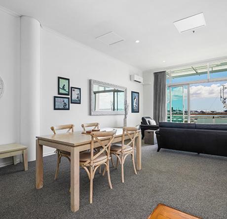 Superior Apartment mit 1 Schlafzimmer – Hafenseite