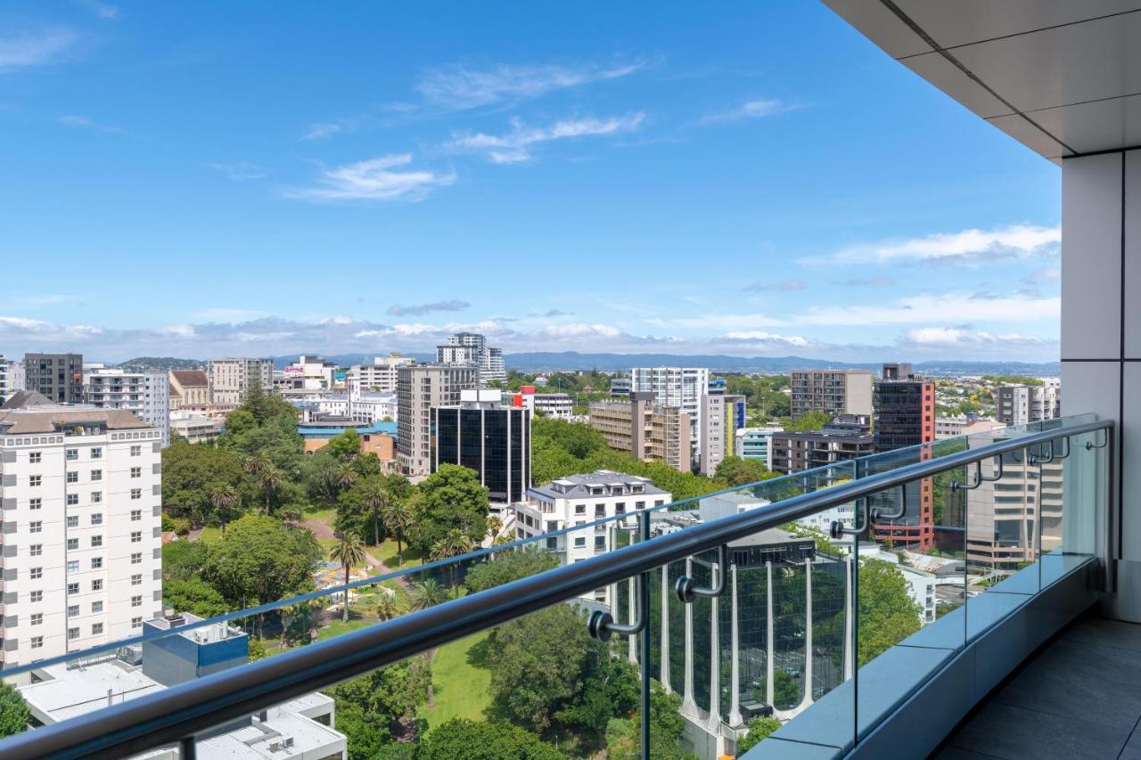 Studio mit Kingsize-Bett, Balkon und Stadtblick