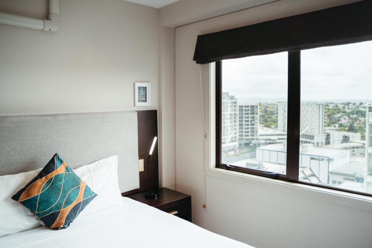 Two-Bedroom Apartment - Split Level with Queen and Single