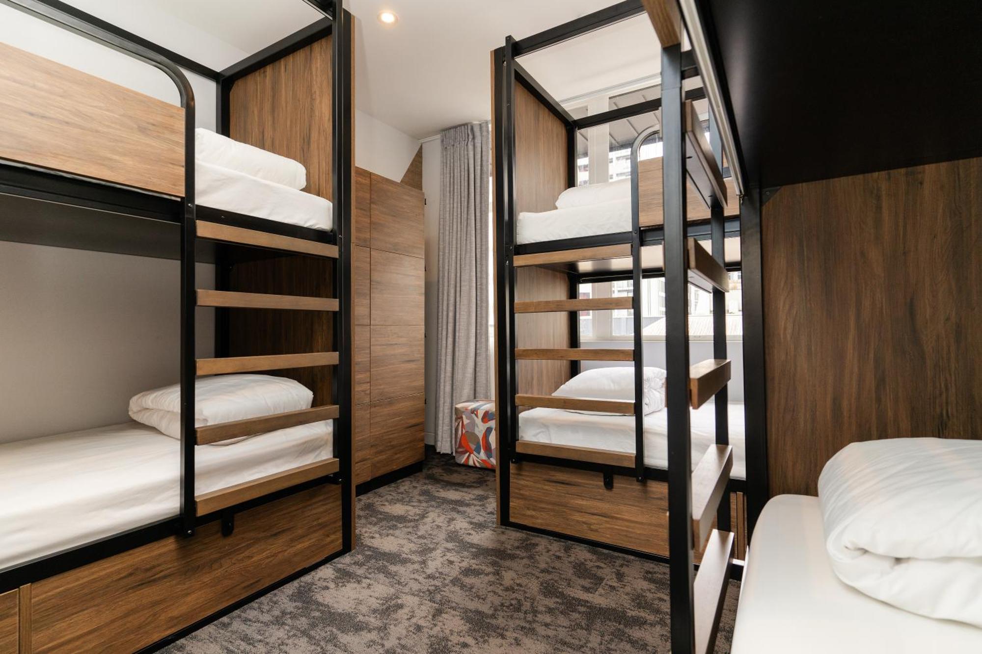 Bett im 8-Bett-Schlafsaal