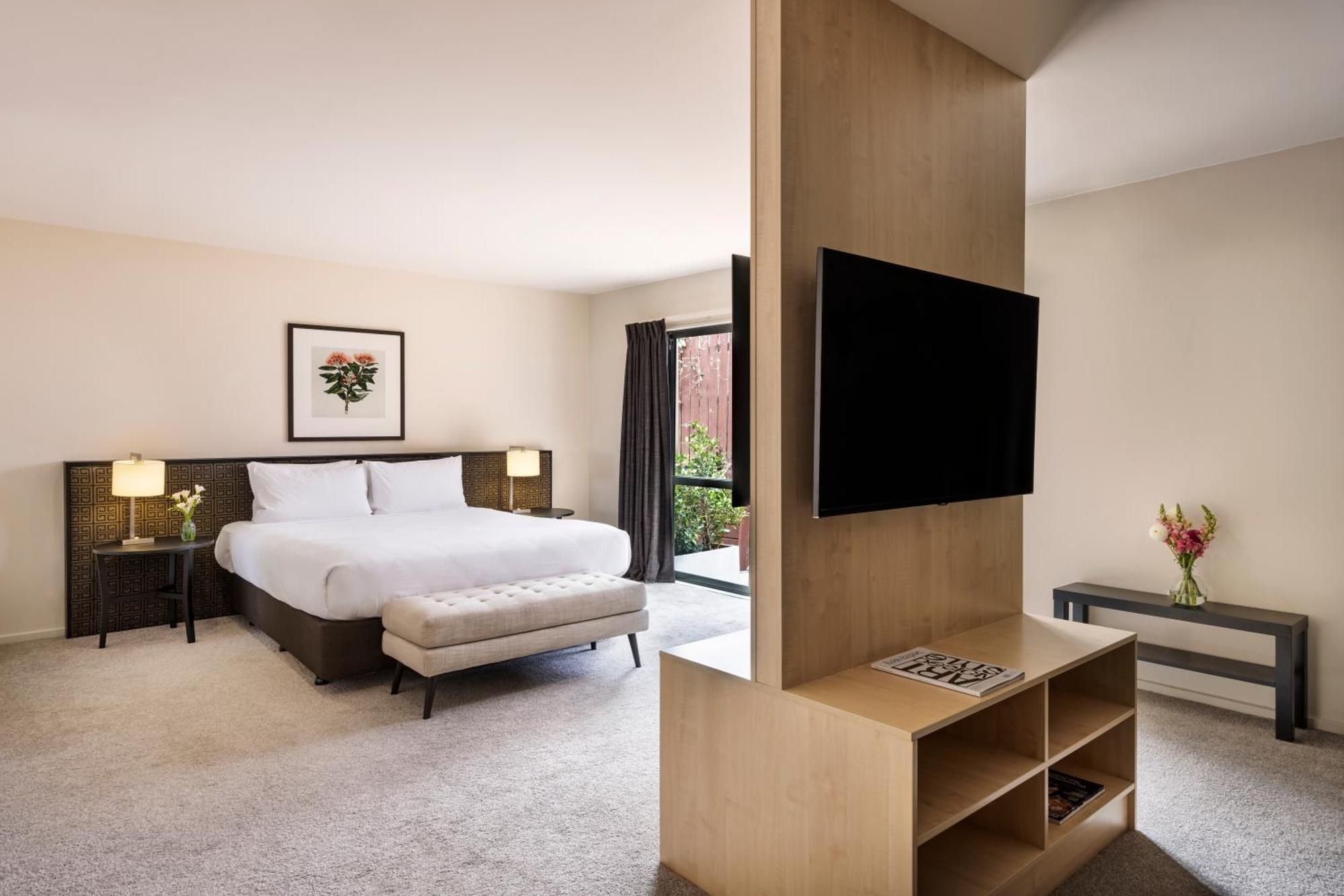 Suite Dreams,1665426844:JPEG