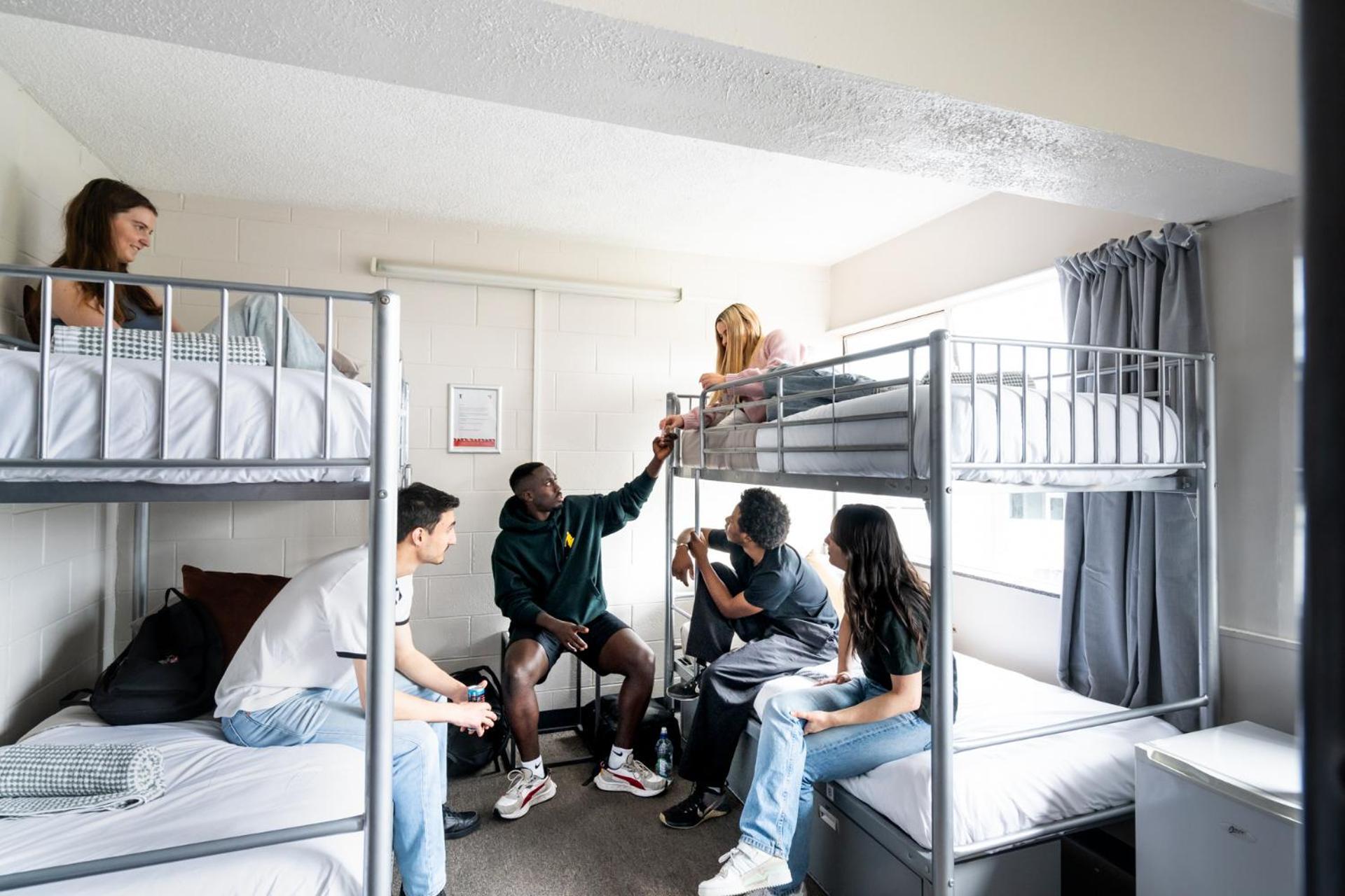 Bed 6 Bed Mixed Dormitory Room