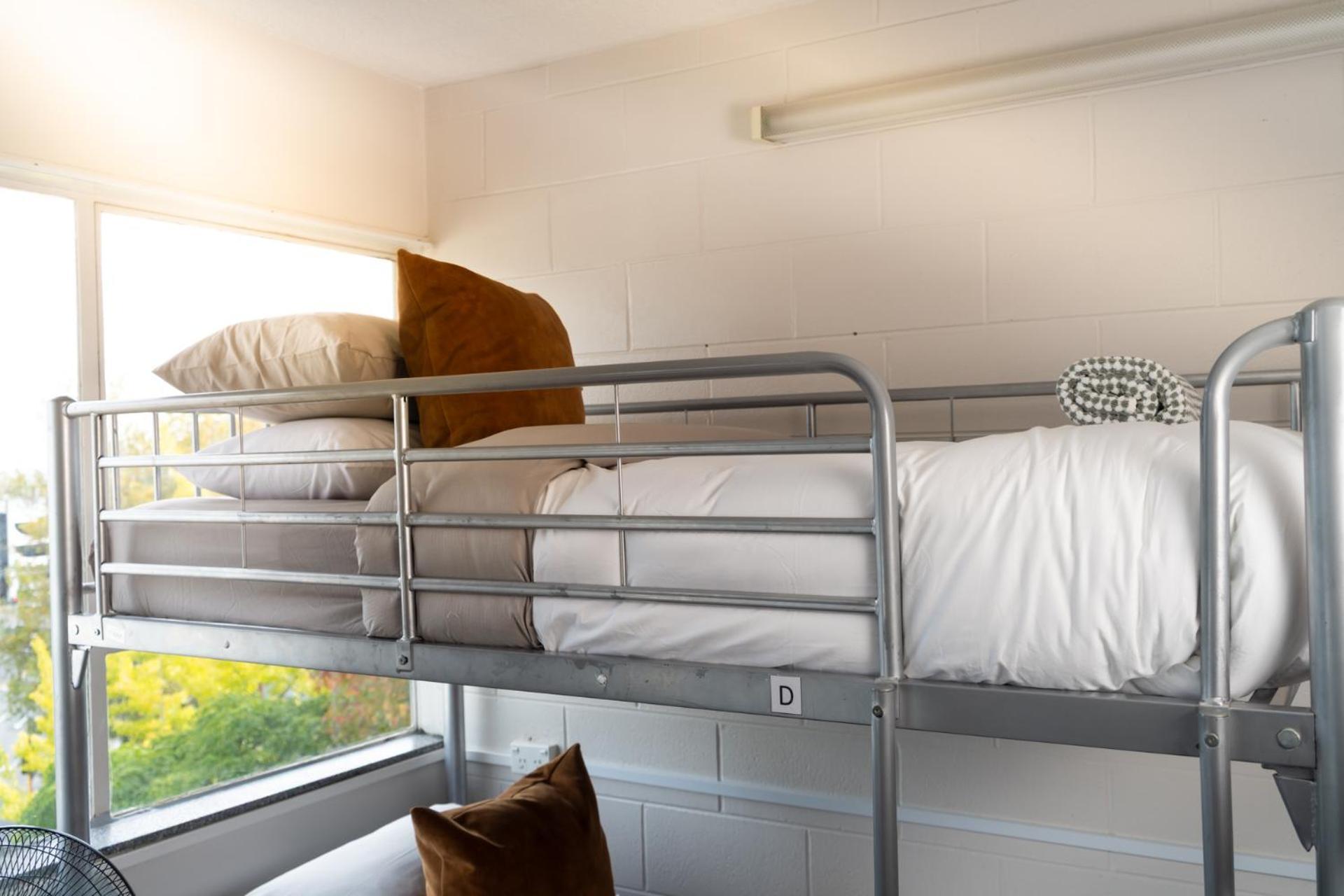 Bed 6 Bed Mixed Dormitory Room