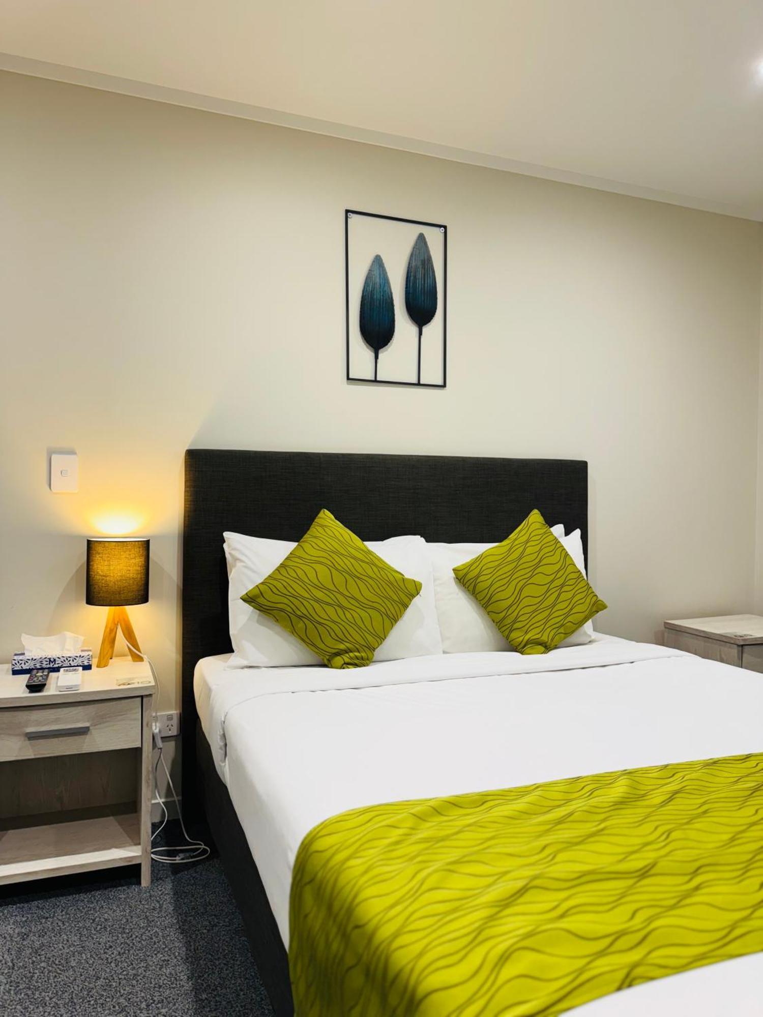 Deluxe Queen Room