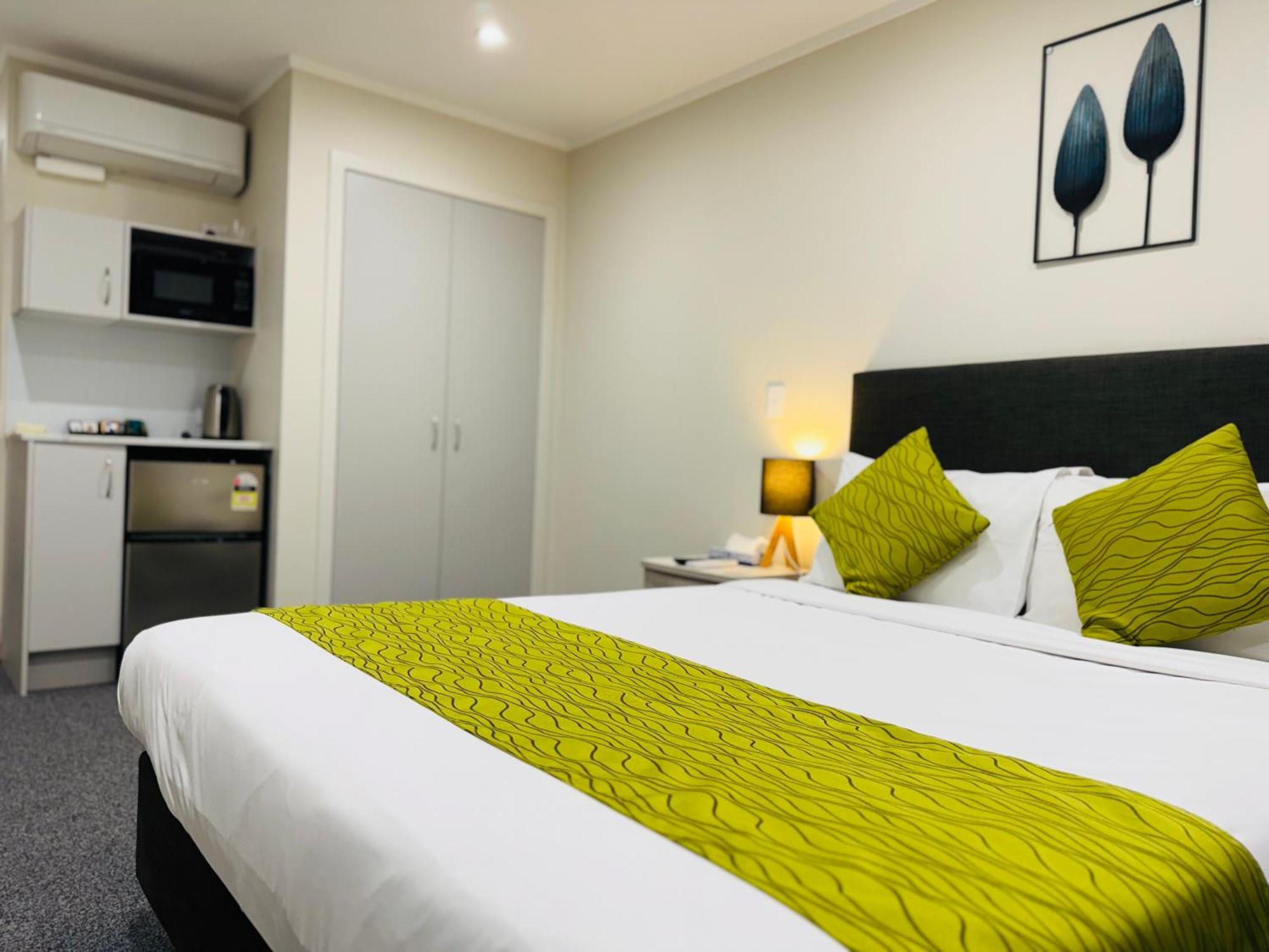 Deluxe Queen Room