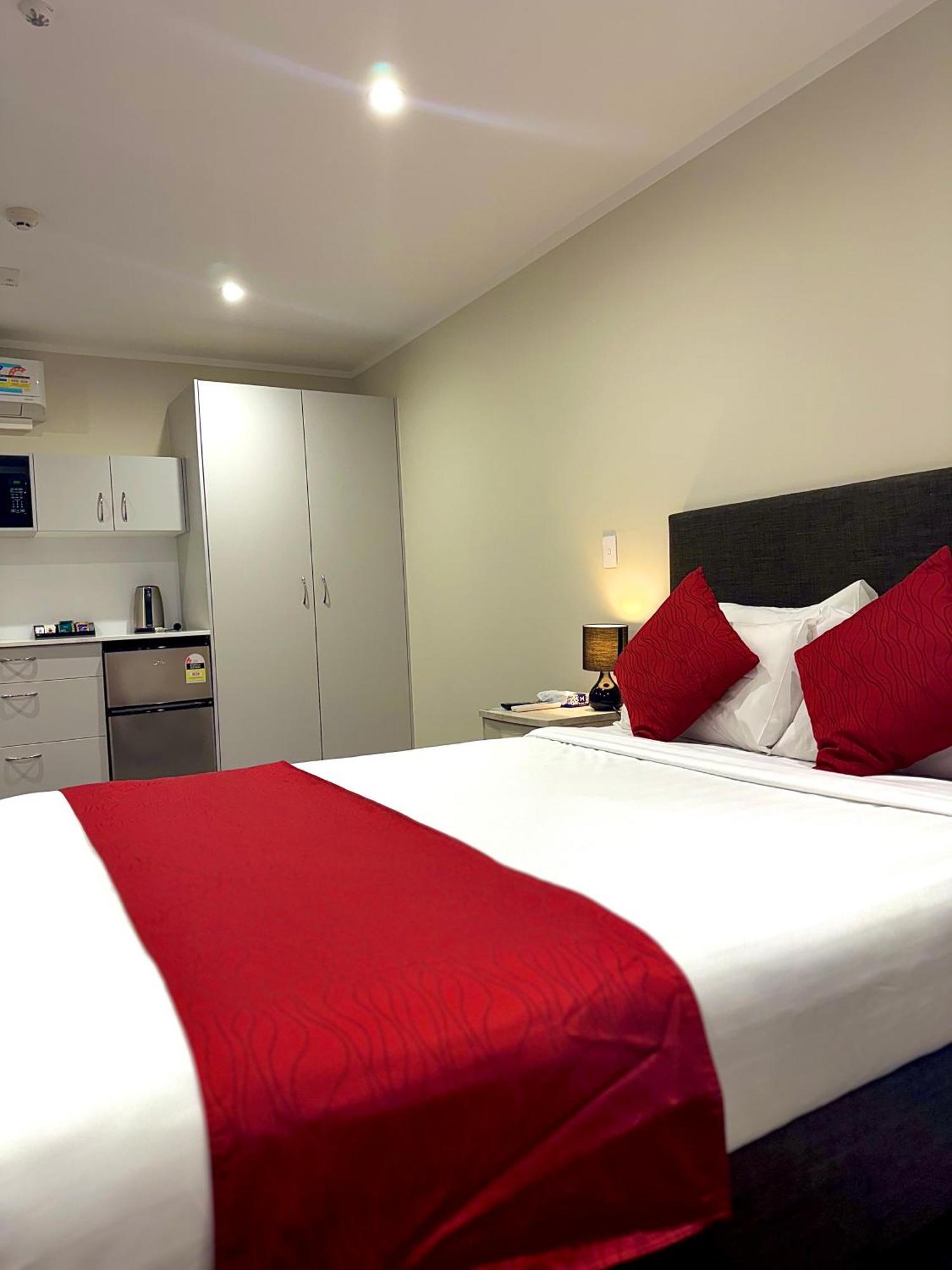 Deluxe Queen Room