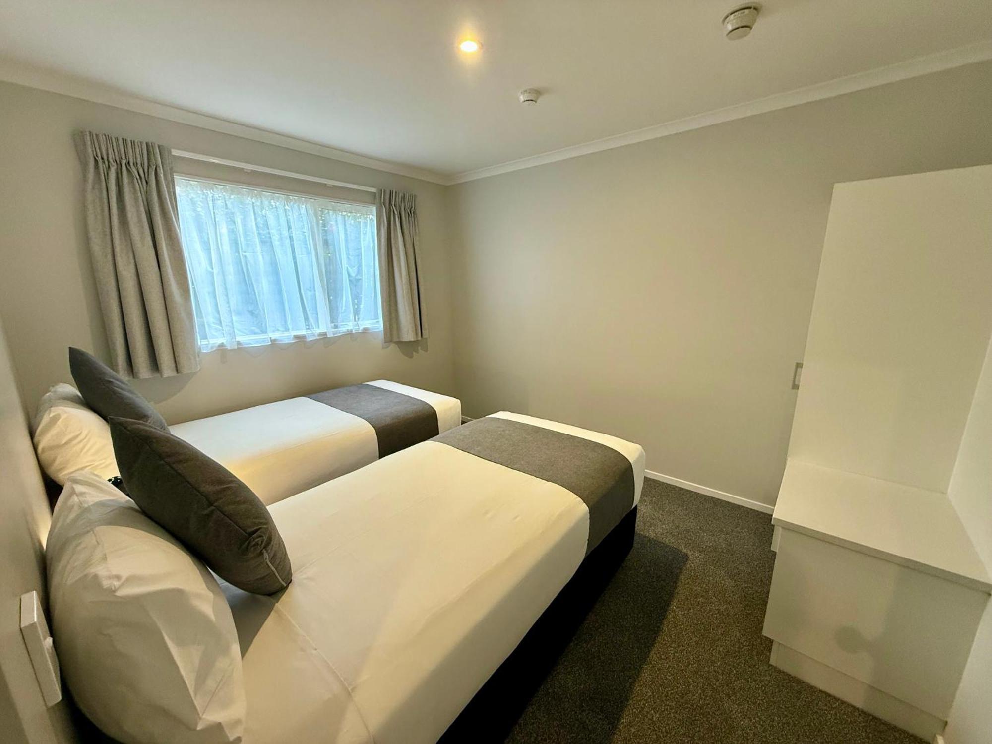 Deluxe One-Bedroom Suite,1688810725:JPEG