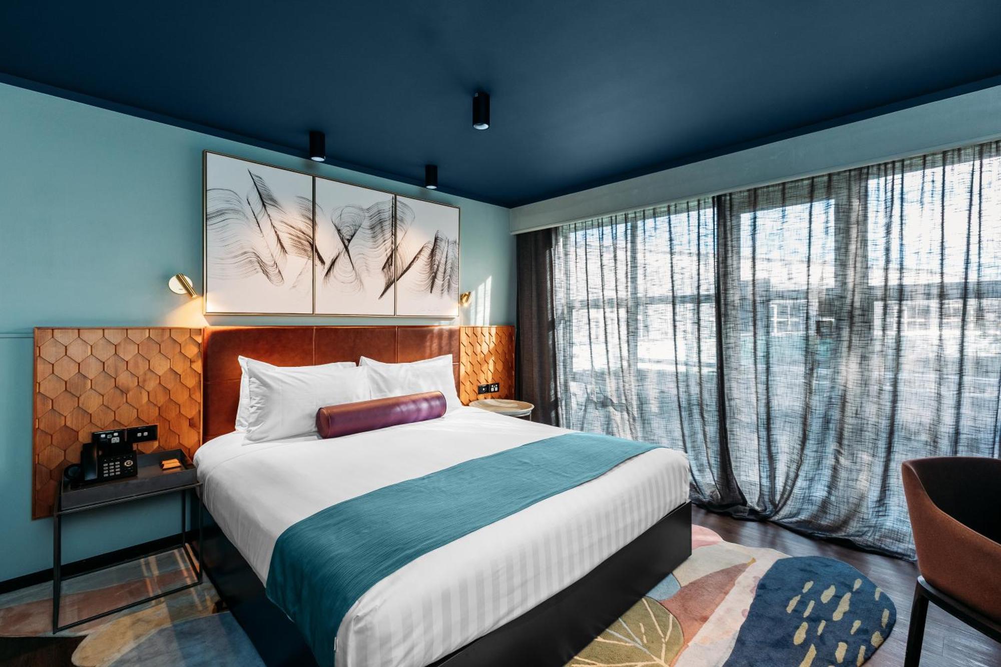 King Room Oasis