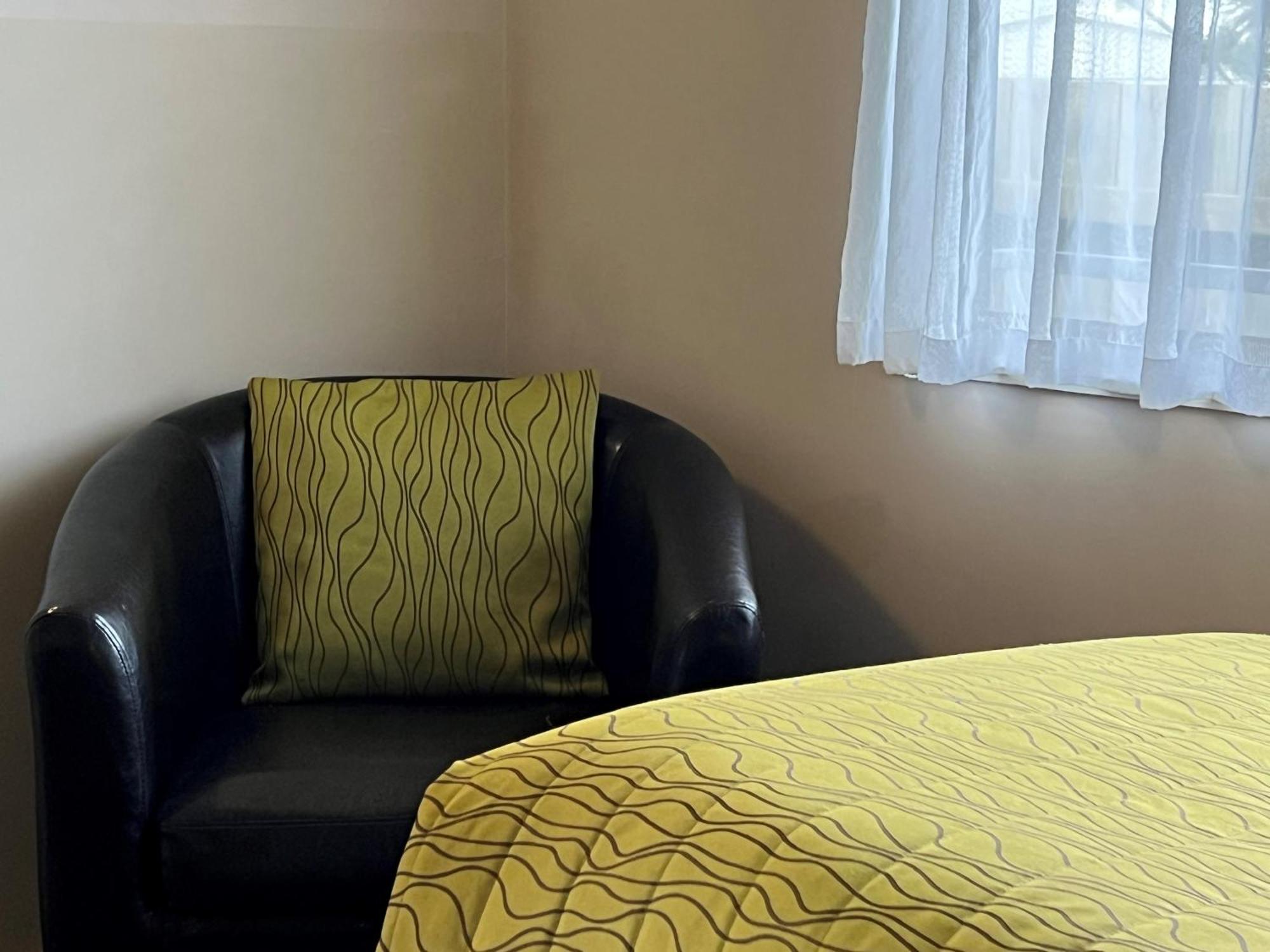 Family Room with Shower,1697815990:JPEG