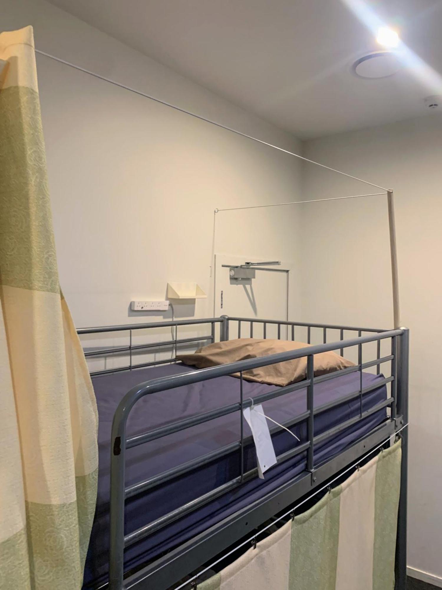 Cama em Dormitório Misto com 6 Camas