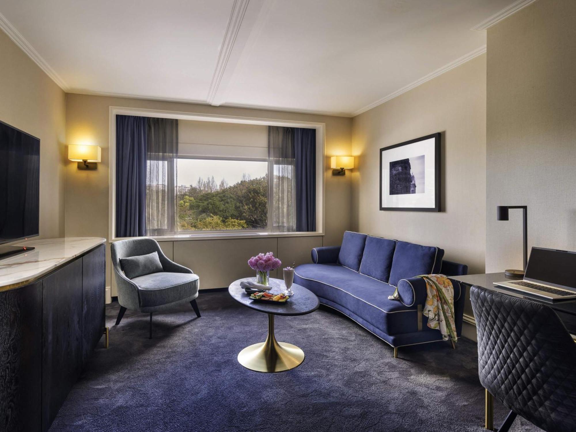 Deluxe Queen Suite
