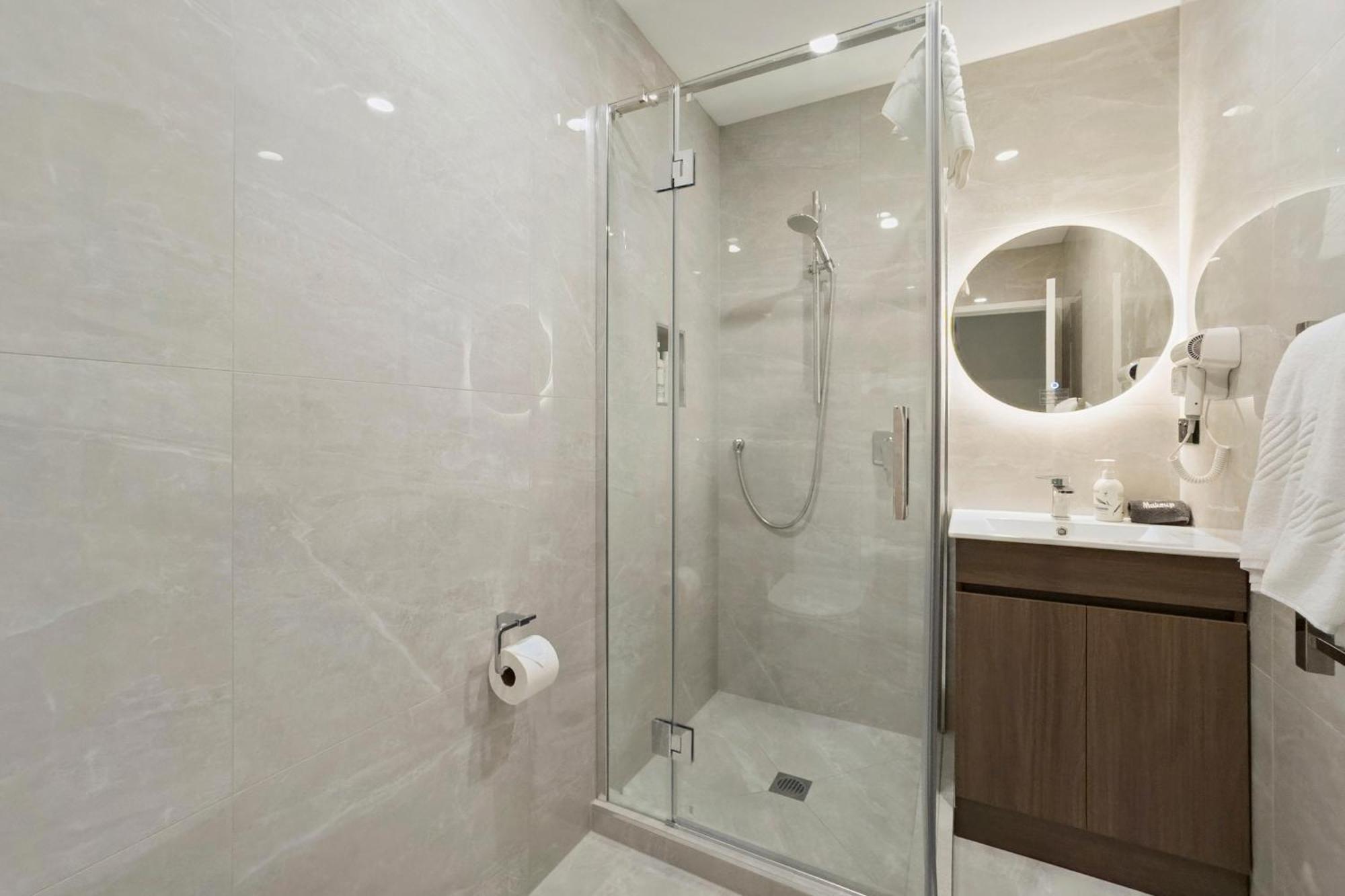 Queen Suite