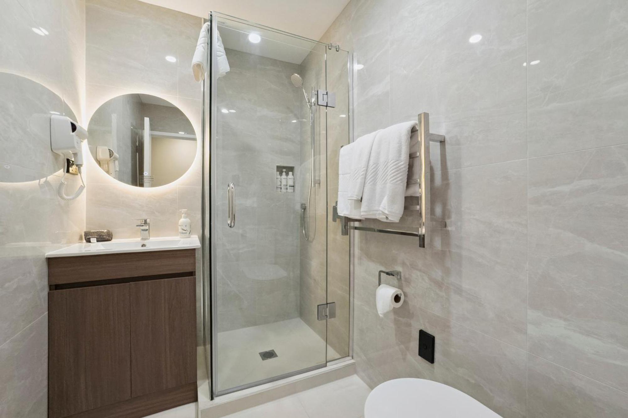 Queen Suite