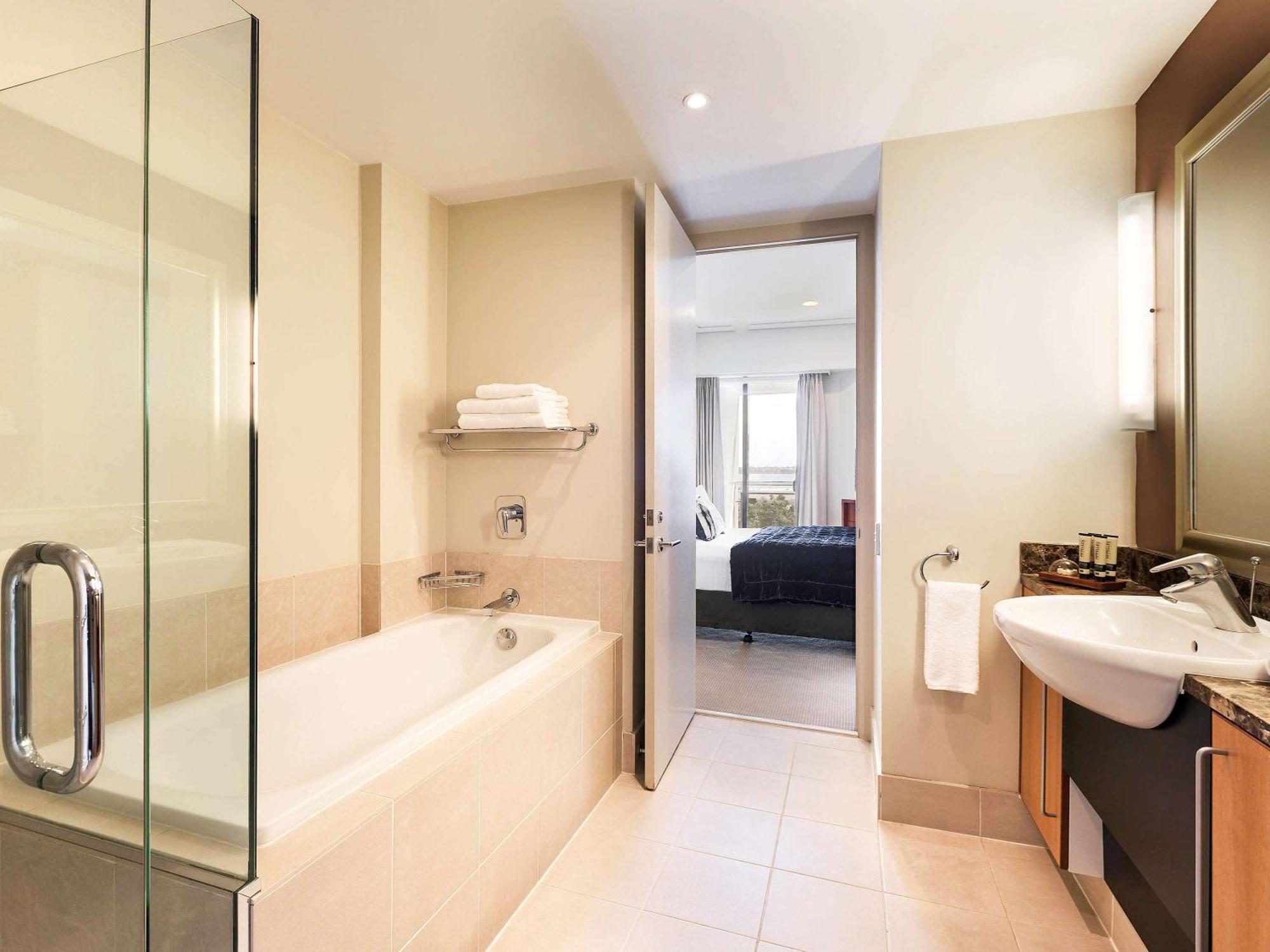 Deluxe One-Bedroom Suite with Marina View