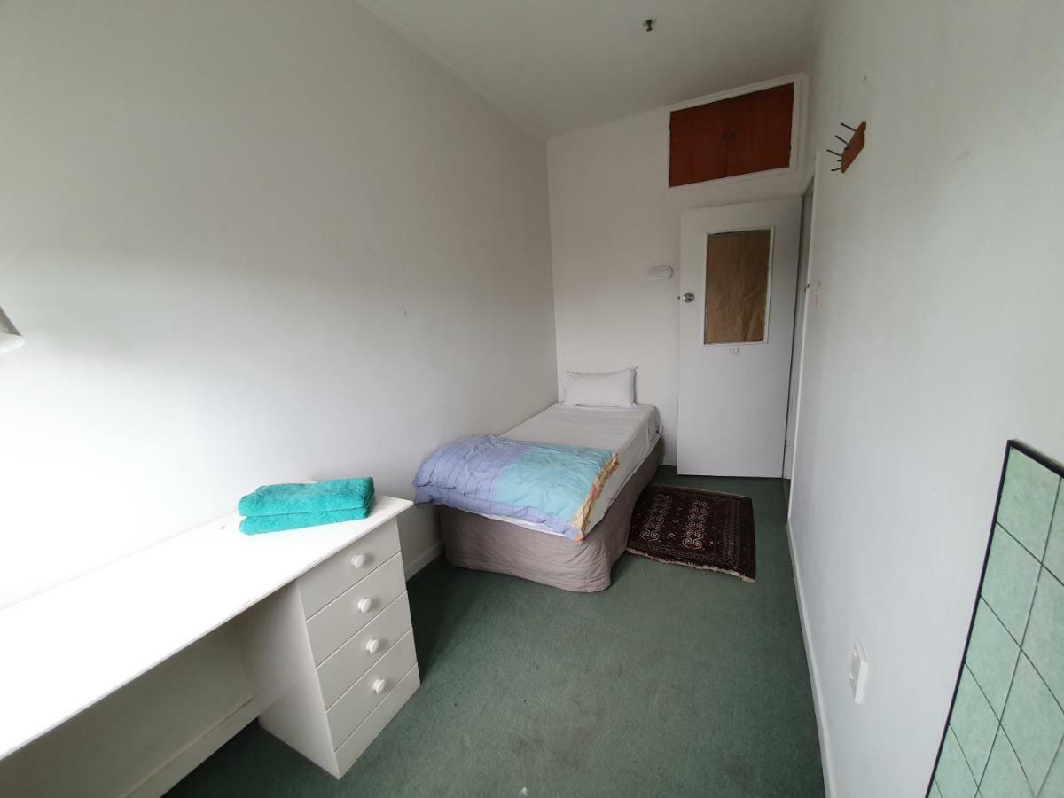 Chambre Simple Basique avec Salle de Bains Commune