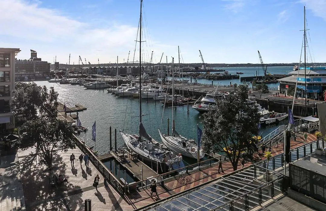 Stunning & Spacious Haven On The Waterfront!-1