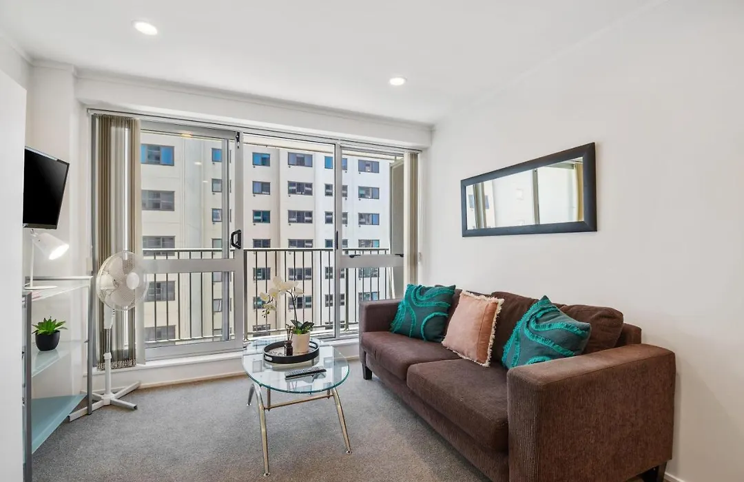 Lovely Two Bedroom Apartment Close To Sky Tower!-1