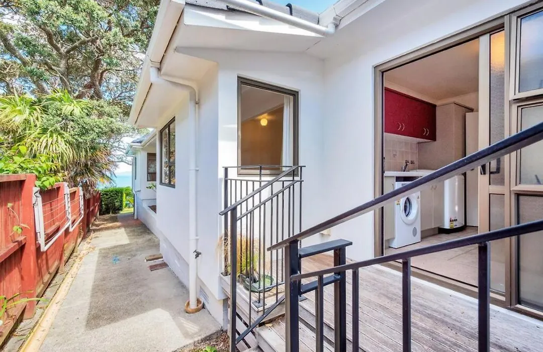 Northshore Cliff-Top Hideaway, Expansive Sea Views-1