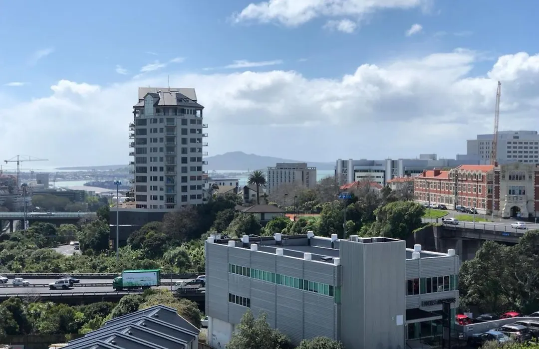 Bright 2 Bedroom 2 Bath In Grafton With Views-1