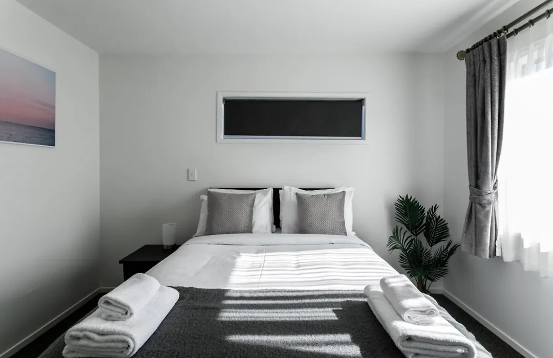 Gorgeous 3 Bedroom Townhouse-1