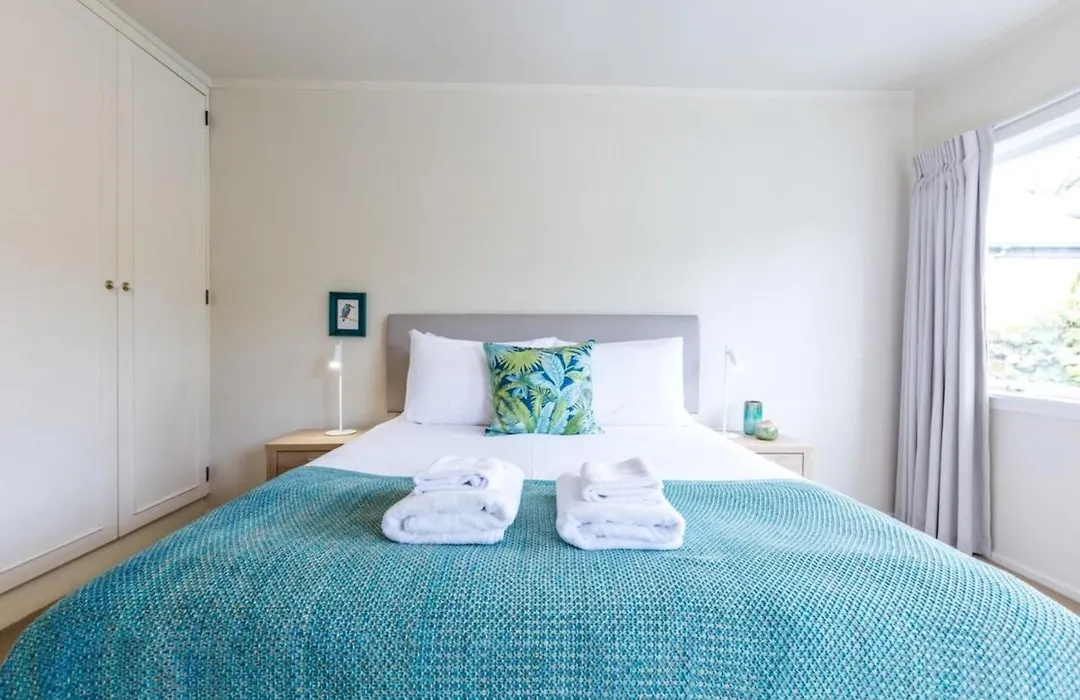 Light-Filled Newly Renovated 3 Bedroom Villa In Remuera-1
