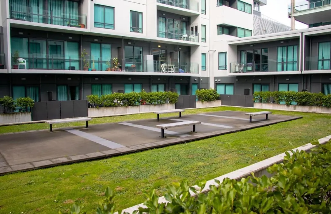 Modern 1 Bedroom Downtown Apartment 3 Minutes To Spark Arena-1