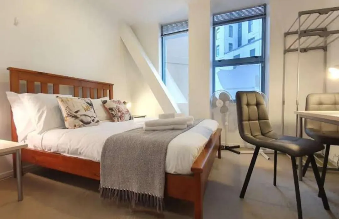 City Den Studio With Wi-Fi And Kitchen-1