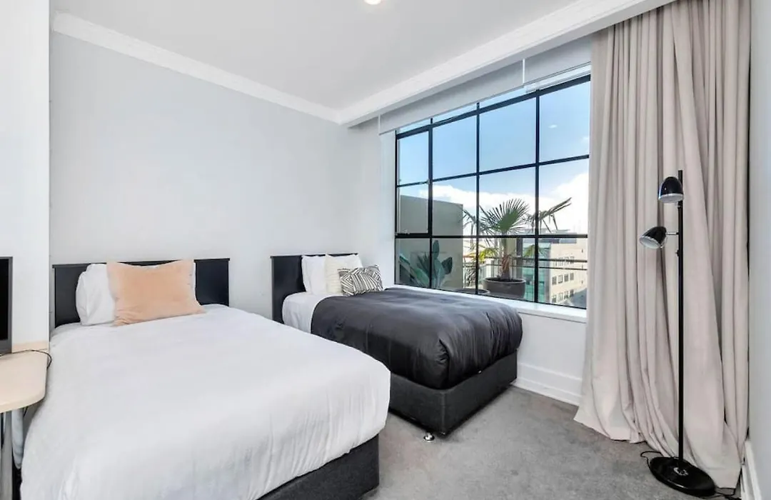 Gorgeous 2Br In Heart Of City Free Parking-1