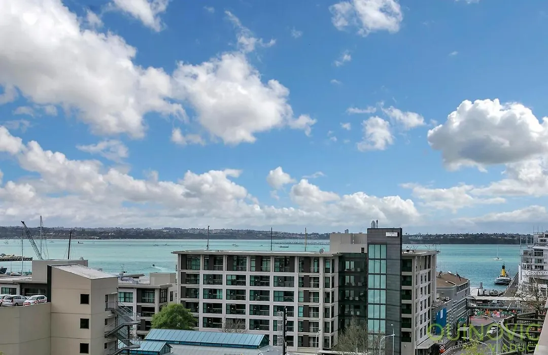 Qv Stays Stunning Downtown Executive Penthouse-1