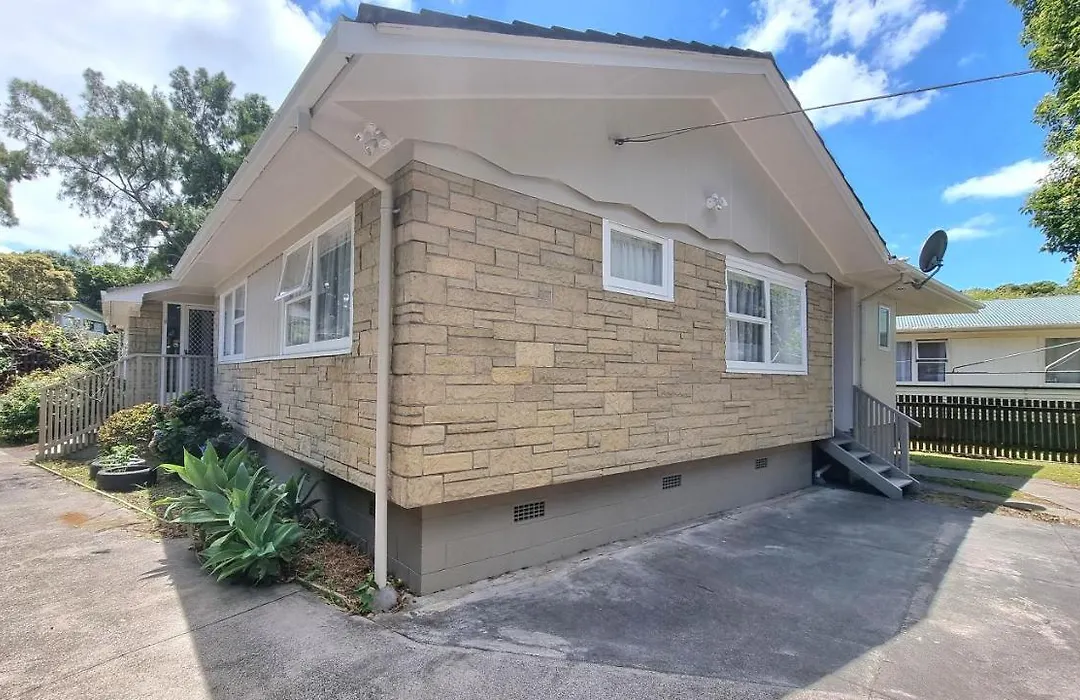 Spacious 4 Bedroom Home With Free Parking-1