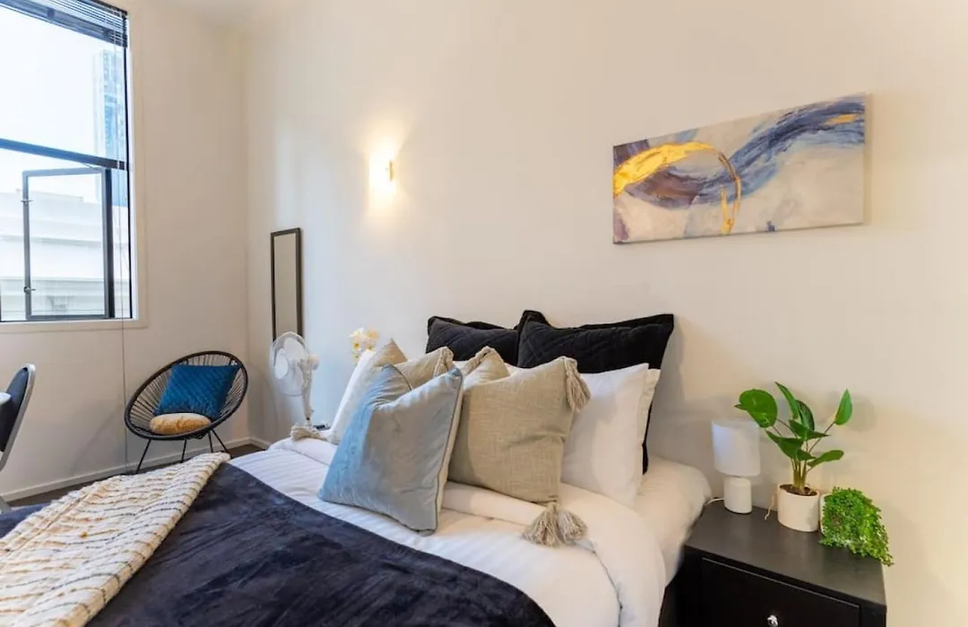 Bright Cbd Studio -Near Skytower - Wifi - Cityscape-1