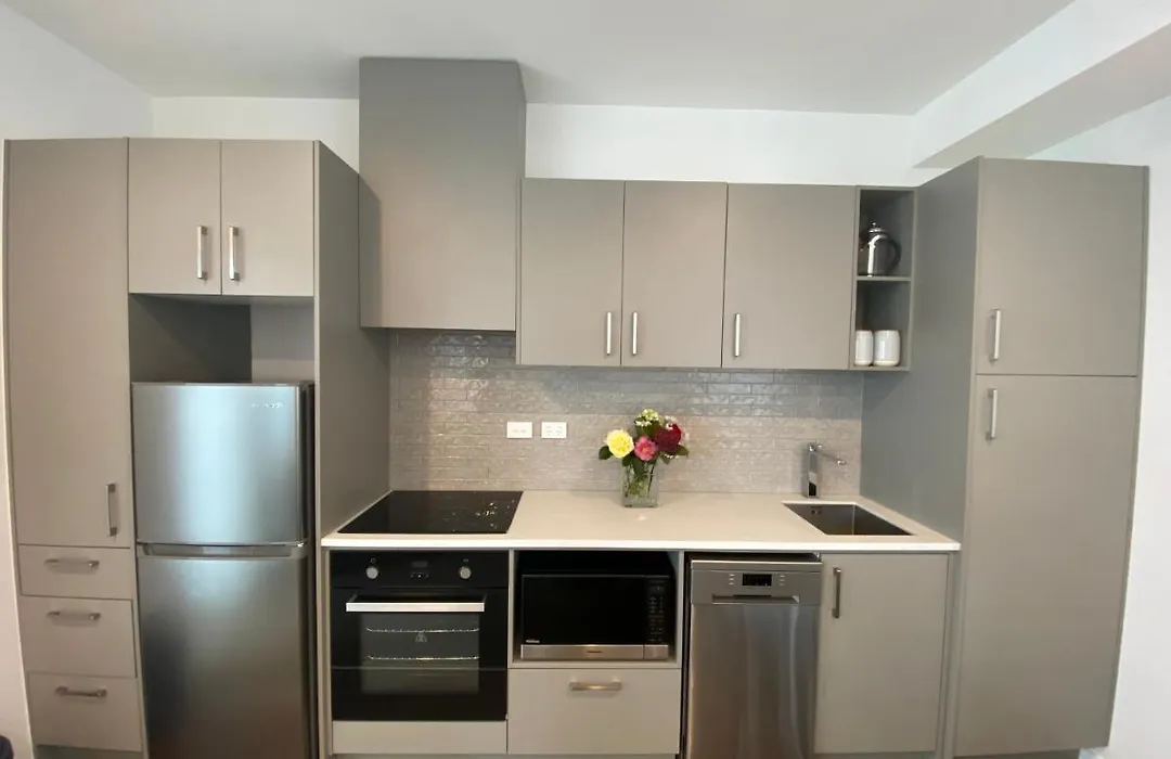 Modern, Central City, Penthouse Floor Apartment.-1