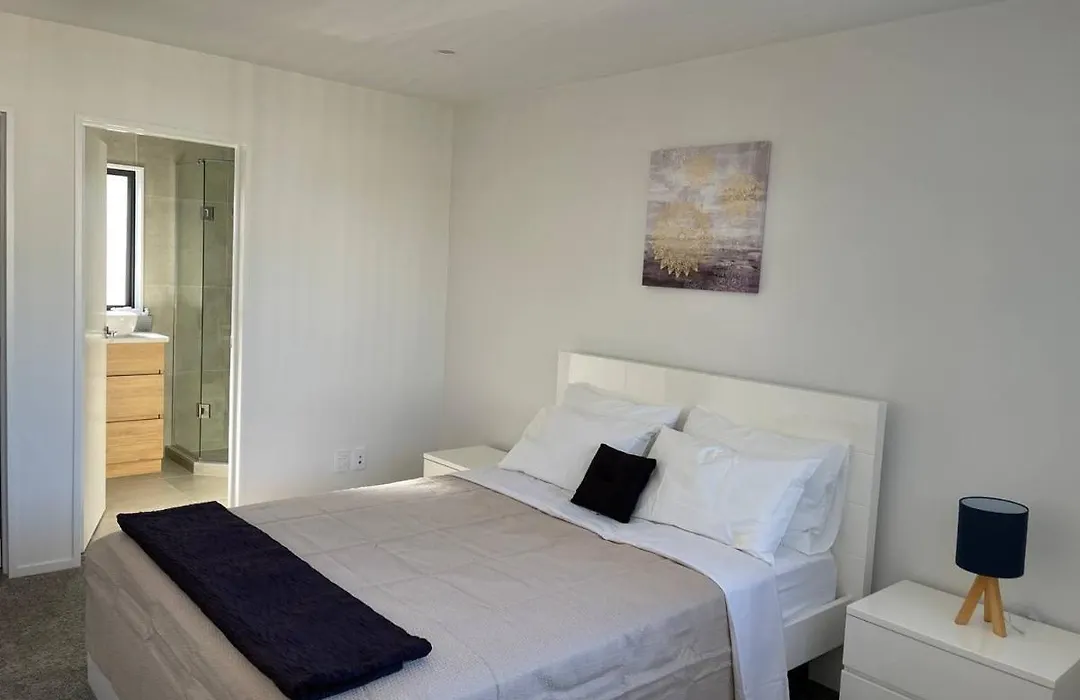 4 Bedroom Home Fully Furnished In Papakura, Auckland-1
