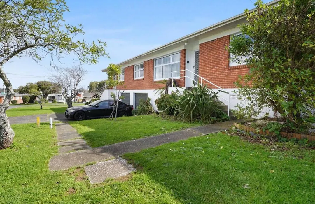 Renovated Takapuna 2Br Apt L Parking L Skytower-1