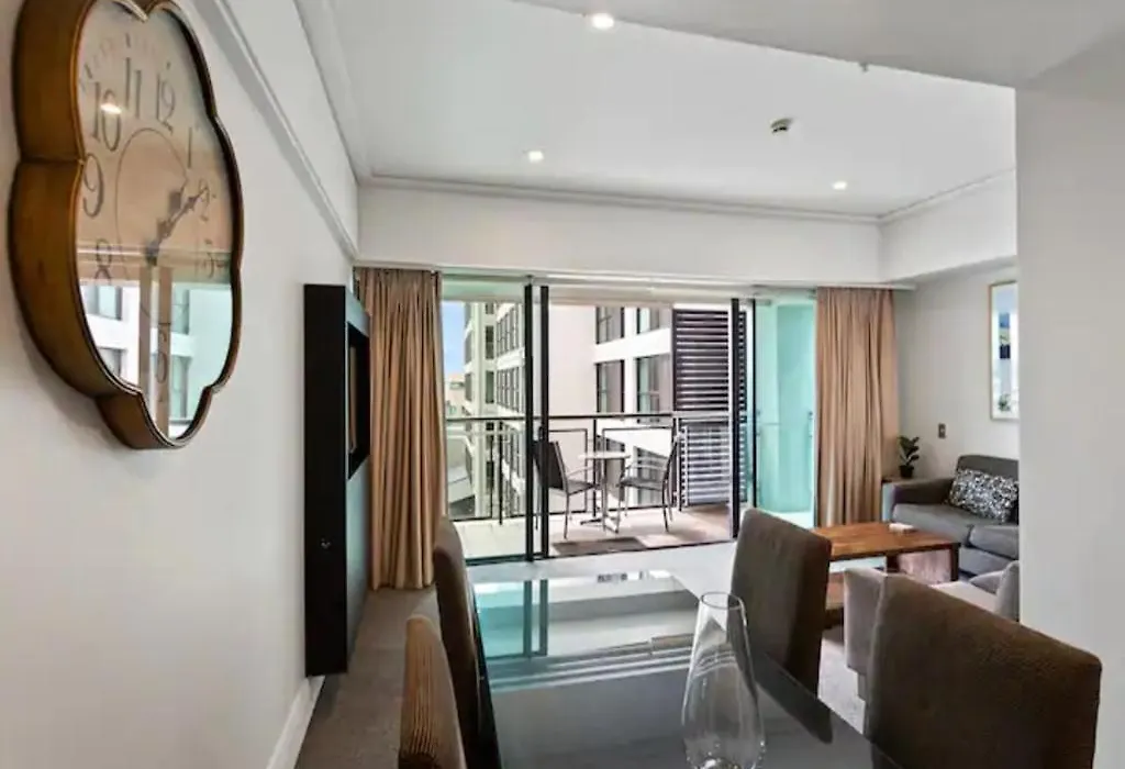 Spacious Apartment On Akl Viaduct With Balcony-1