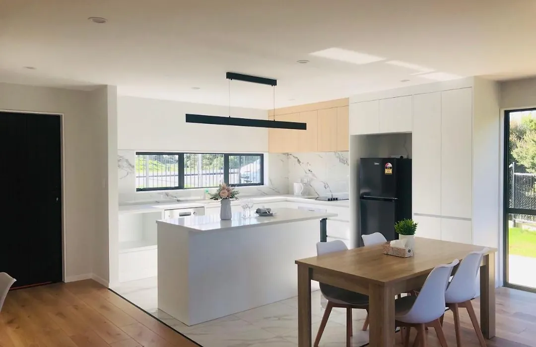 Modern & Luxurious Home 1-1
