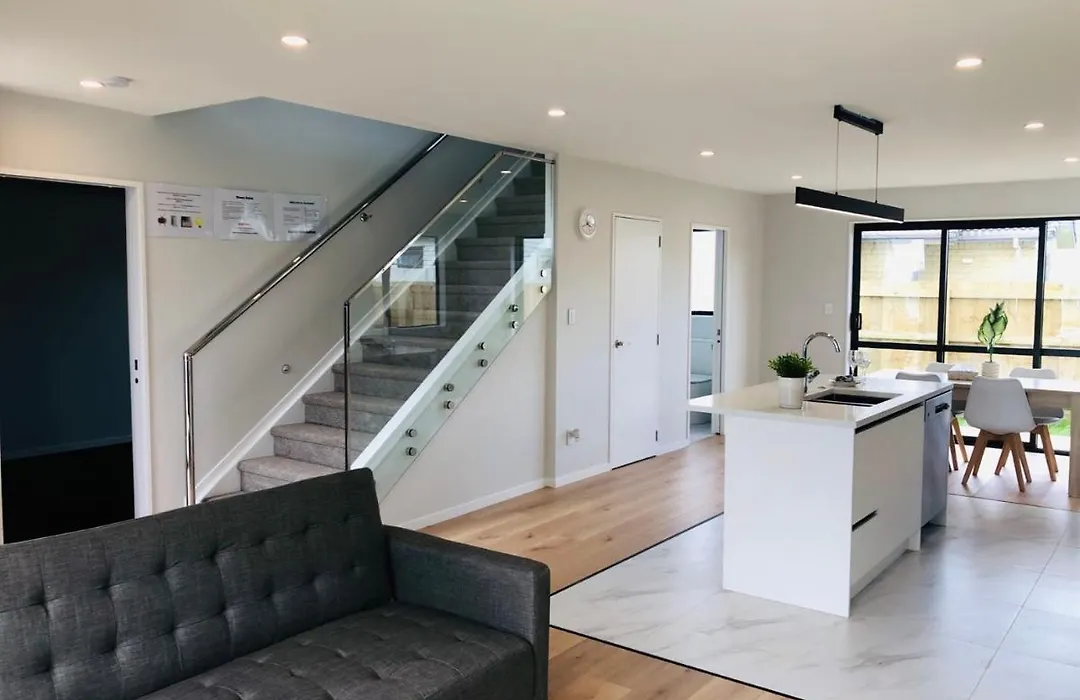 Modern & Luxurious Home 6-1