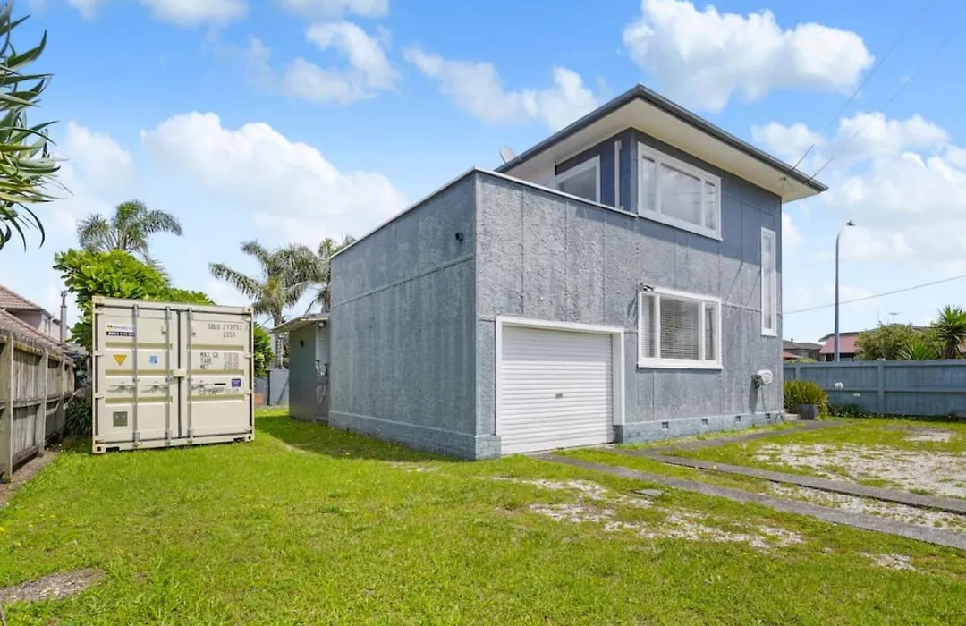 Amazing Home By Beach - Fully Aircon-Ed - Wifi-1