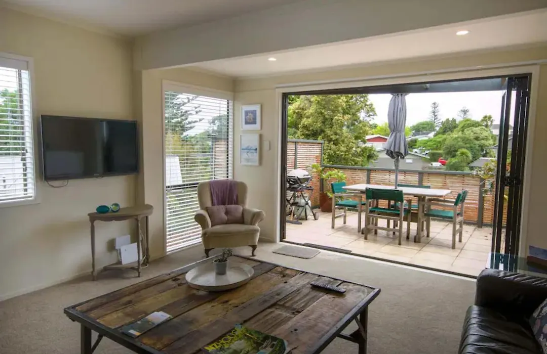Bright 2 Bedroom Home In East Auckland-1