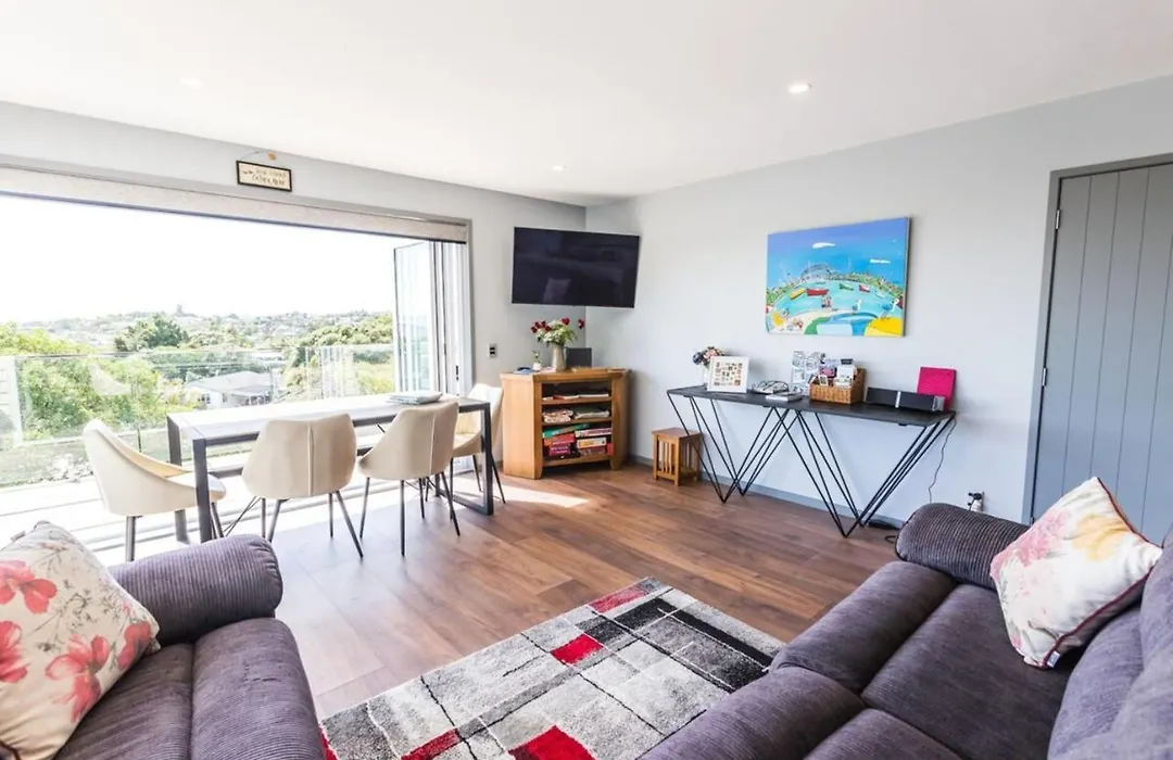 Village Retreat 3 Bedroom Home With Sea Views-1