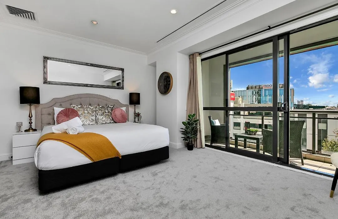 Your Family Getaway - Rooftop Spa & Pool!-1