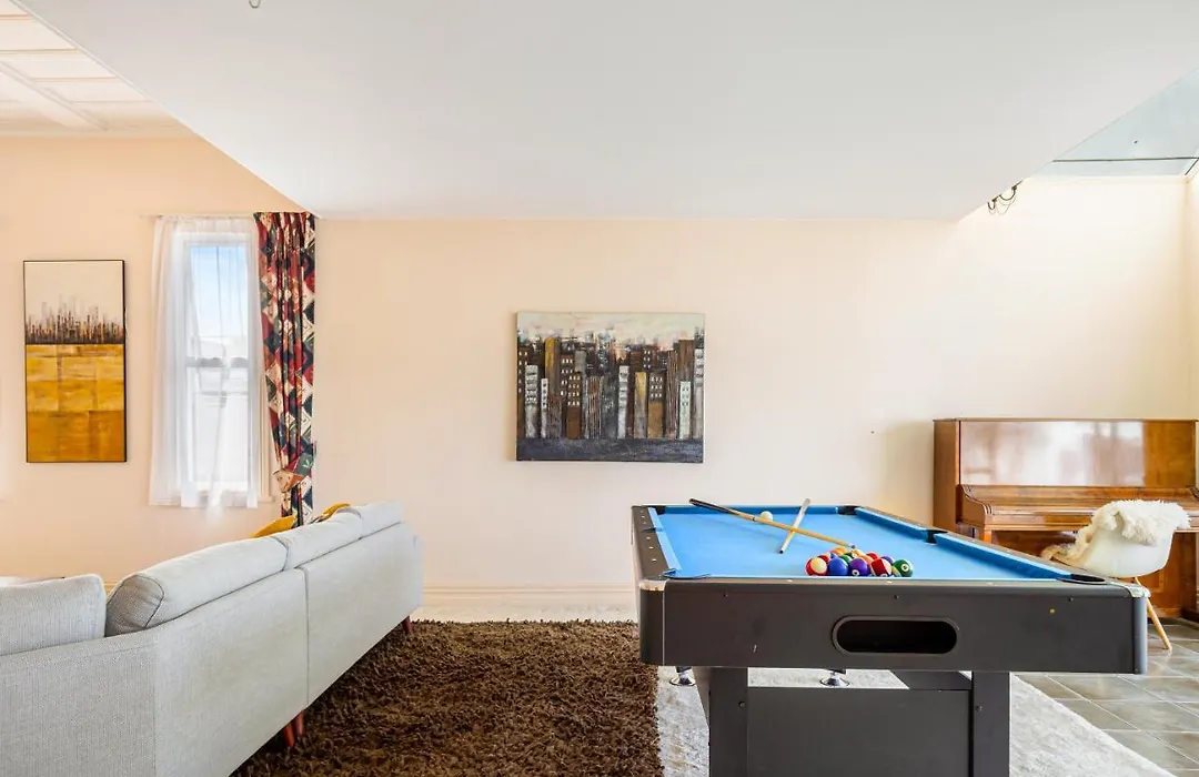 4Bed Spacious Villa In Chatswood-1