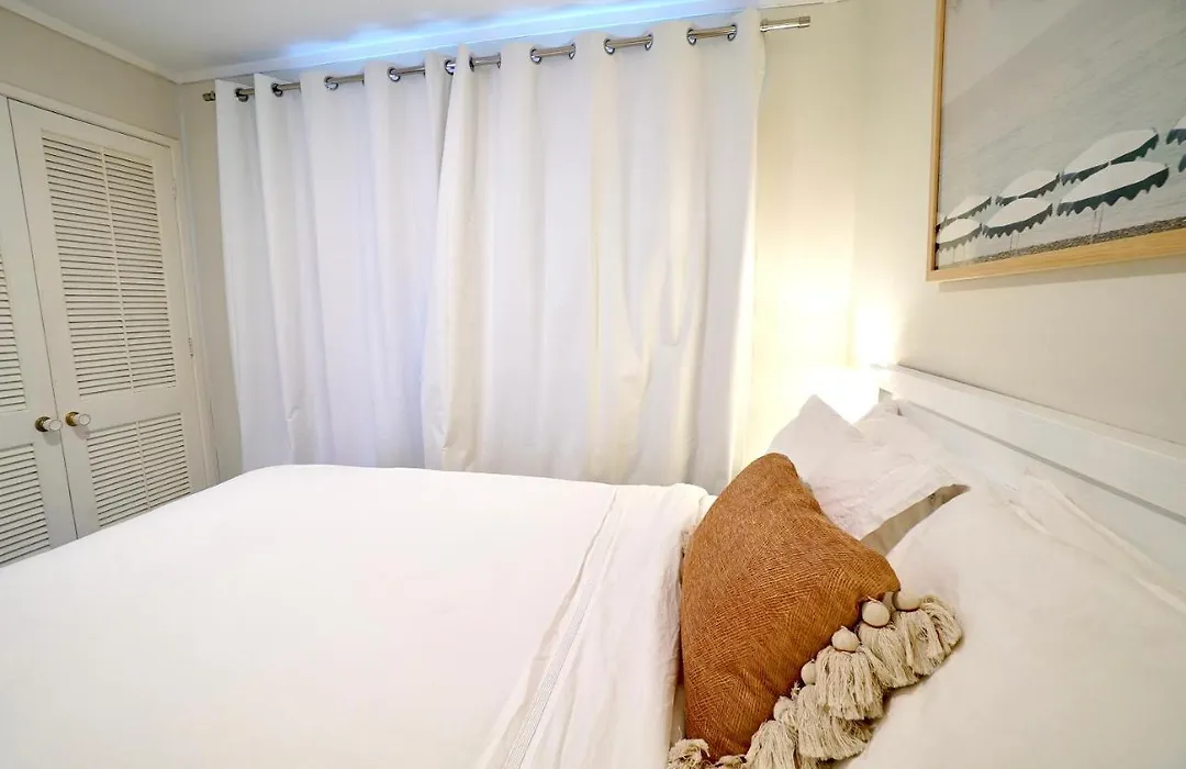 Stylish Unit 2 Min Walk To Beach-1