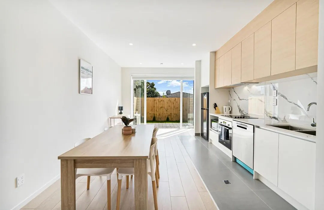 Contemporary Modern Home 32-1