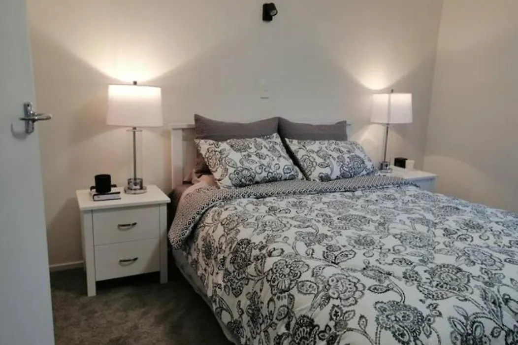 Centre Takapuna 2 Beds & Garage & Netflix-1