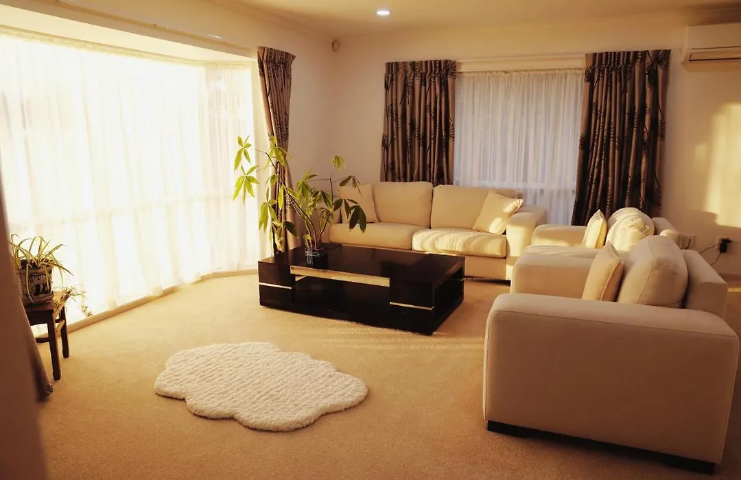 House Located At The Centre Of East Auckland Walking To Botany Westfield Shopping Mall-1