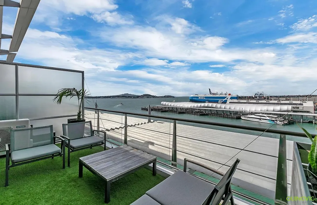 Qv Waterfront Magic-1