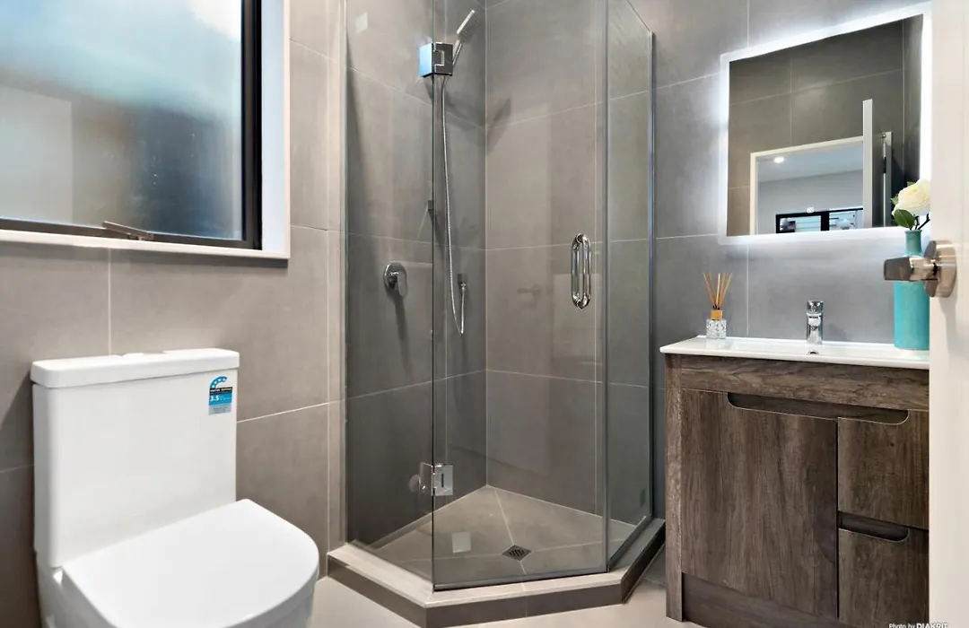 Self Contained Unit - New Property Make Your Stay Comfortable-1