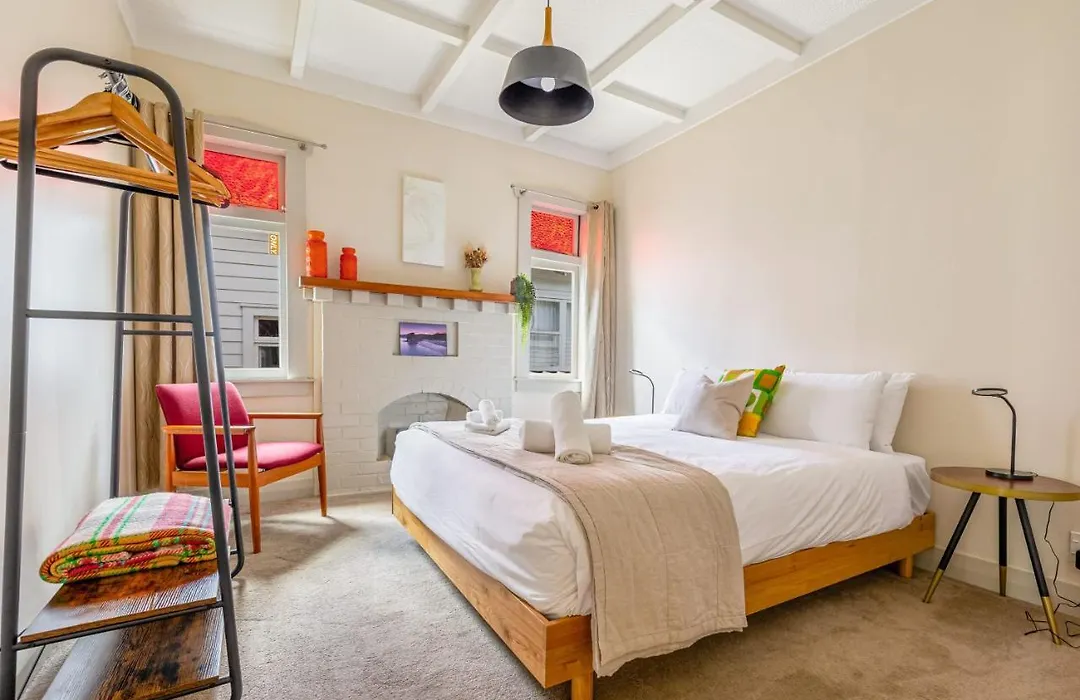 Lovely 3-Bedroom Home With Free Parking-1