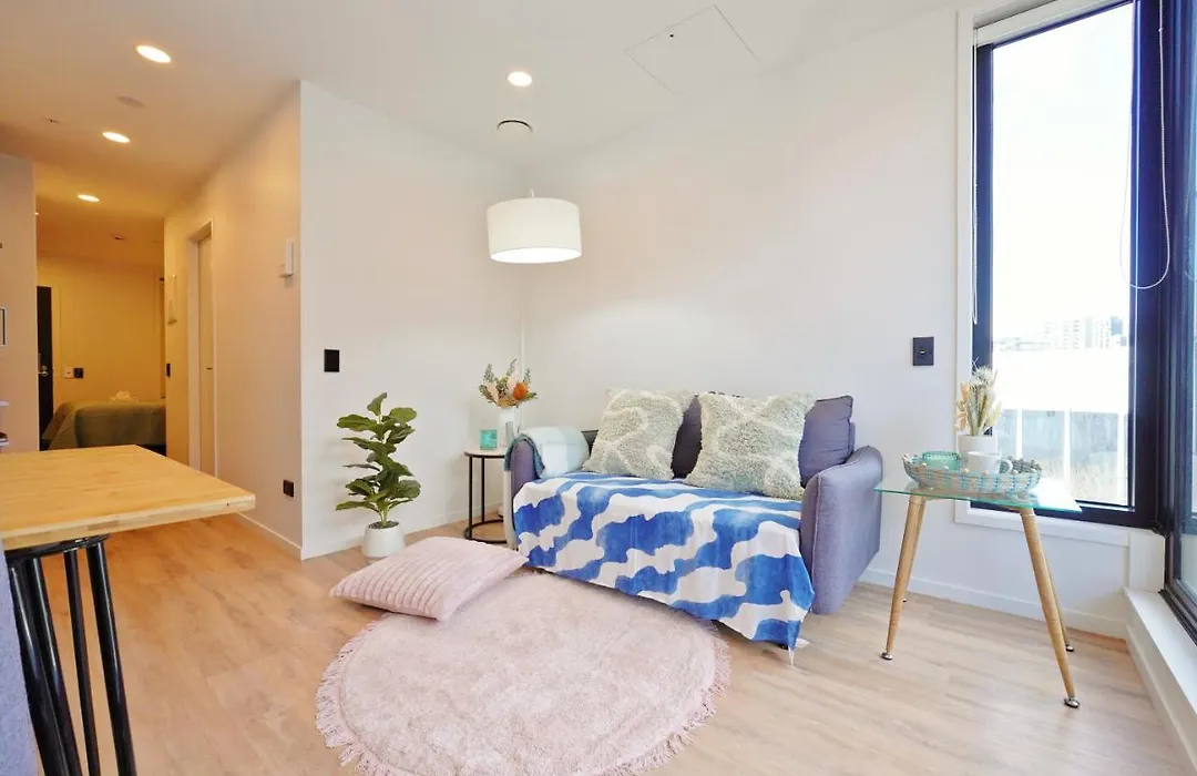 Comfortable 1-Bedroom Studio In Cbd With Pool-1
